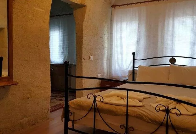 هتل Whisper Cave House