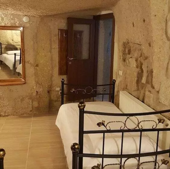 هتل Whisper Cave House