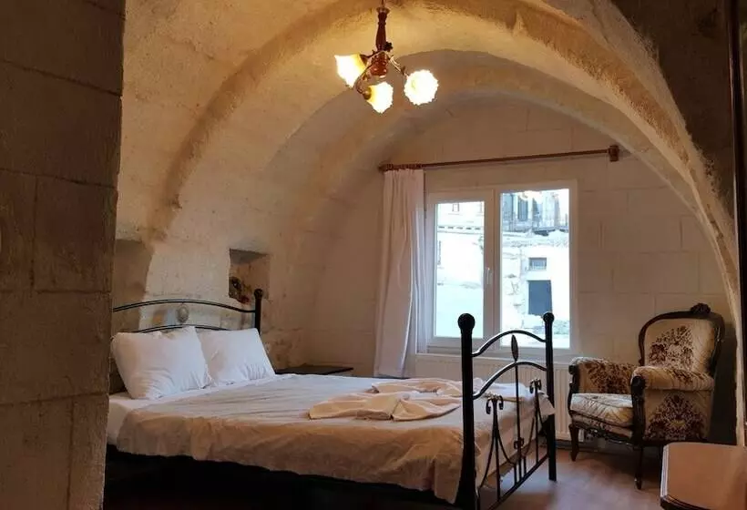 هتل Whisper Cave House