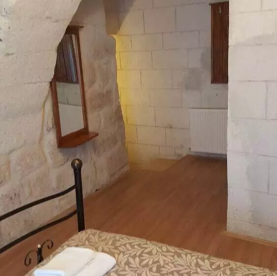 هتل Whisper Cave House