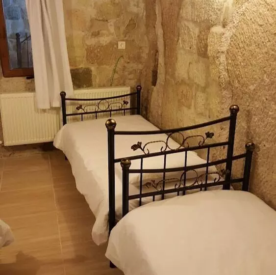 هتل Whisper Cave House