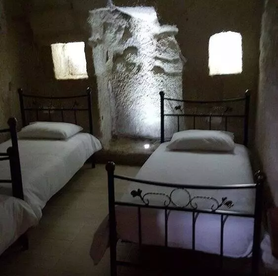 هتل Whisper Cave House