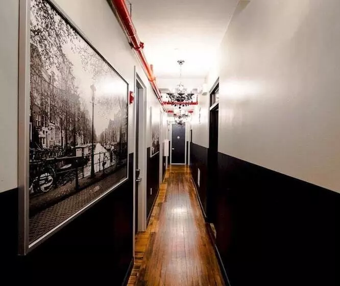 Q4 Hotel & Hostel