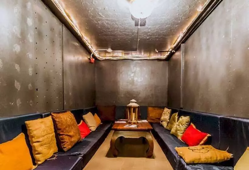 Q4 Hotel & Hostel