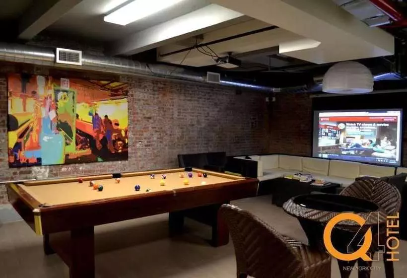 Q4 Hotel & Hostel