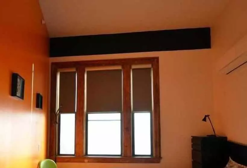 Q4 Hotel & Hostel
