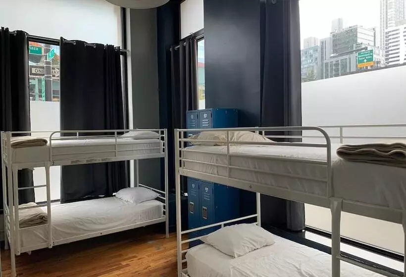 Q4 Hotel & Hostel
