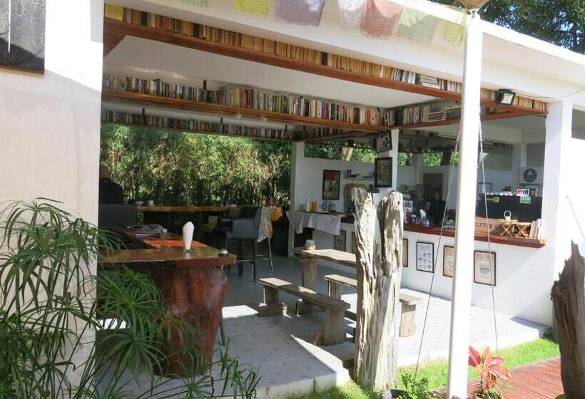 استراحتگاه Tree Roots Retreat