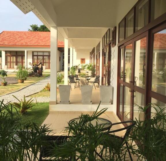 استراحتگاه Tree Roots Retreat