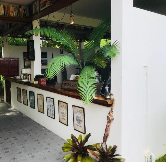 استراحتگاه Tree Roots Retreat