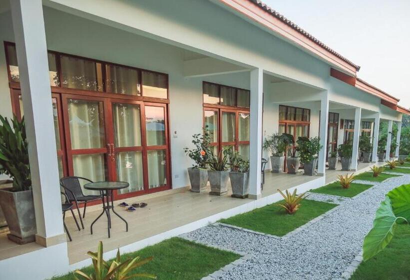 استراحتگاه Tree Roots Retreat