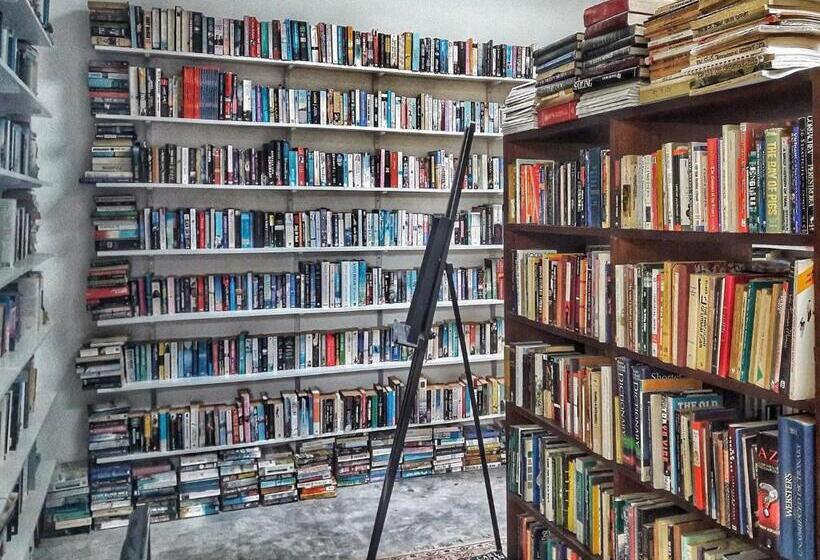 استراحتگاه Tree Roots Retreat