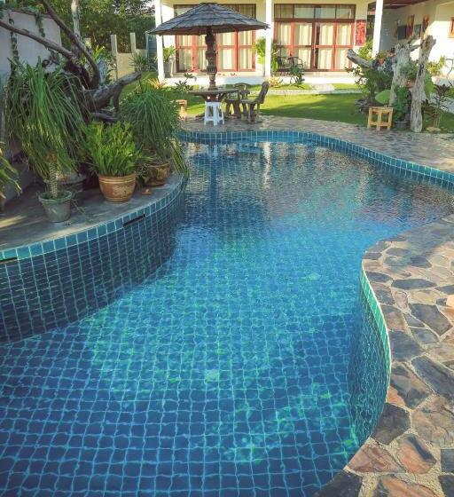 استراحتگاه Tree Roots Retreat