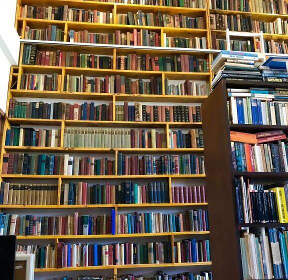 استراحتگاه Tree Roots Retreat