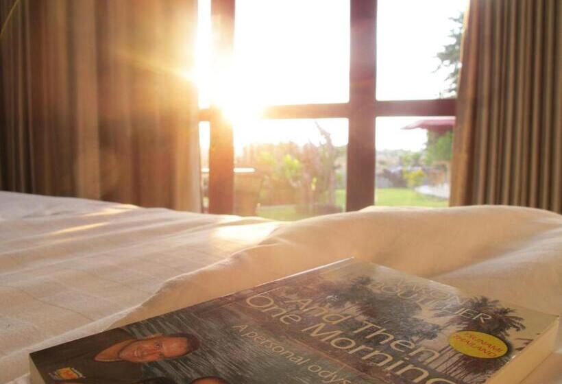 استراحتگاه Tree Roots Retreat