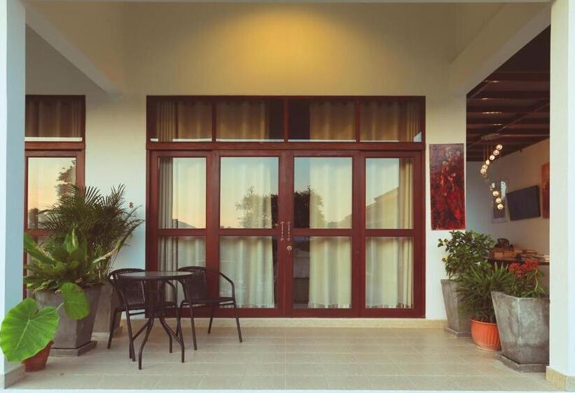 استراحتگاه Tree Roots Retreat