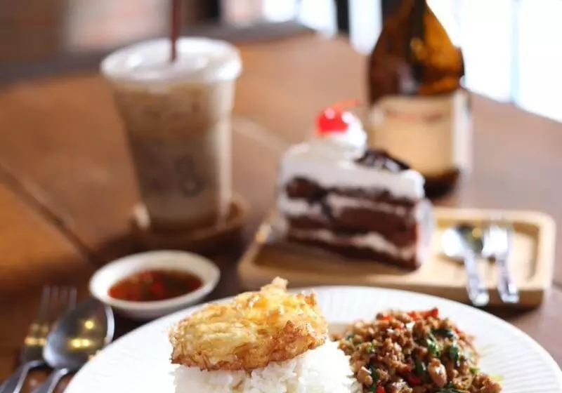 هاستل The 8 Factory Hotel Phitsanulok