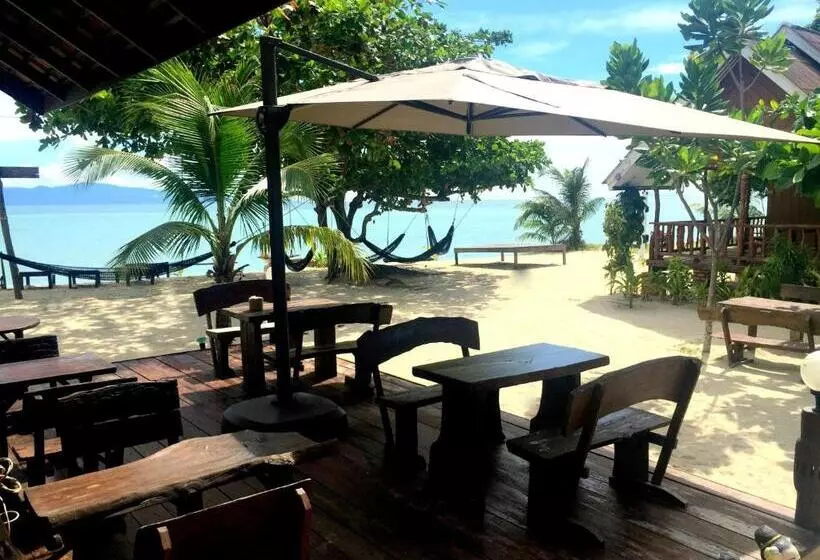 V View Beach Resort