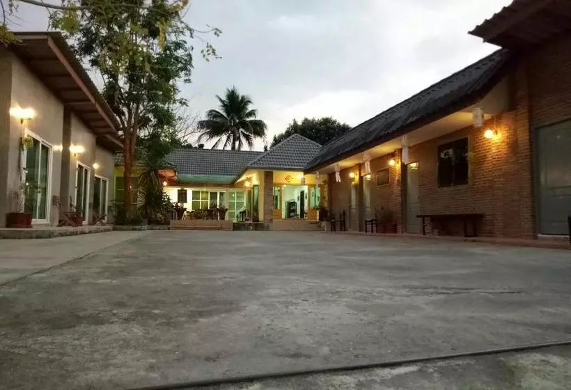 تختخواب و صبحانه Maesai Holic Lodge