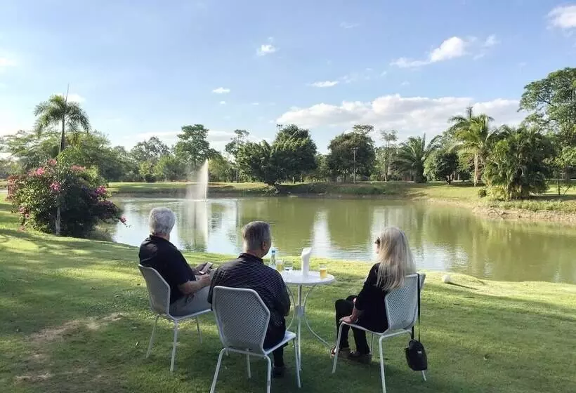 هتل Baan Suan Khun Ta And Golf Resort