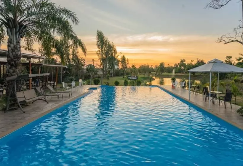 هتل Baan Suan Khun Ta And Golf Resort