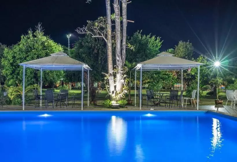 هتل Baan Suan Khun Ta And Golf Resort