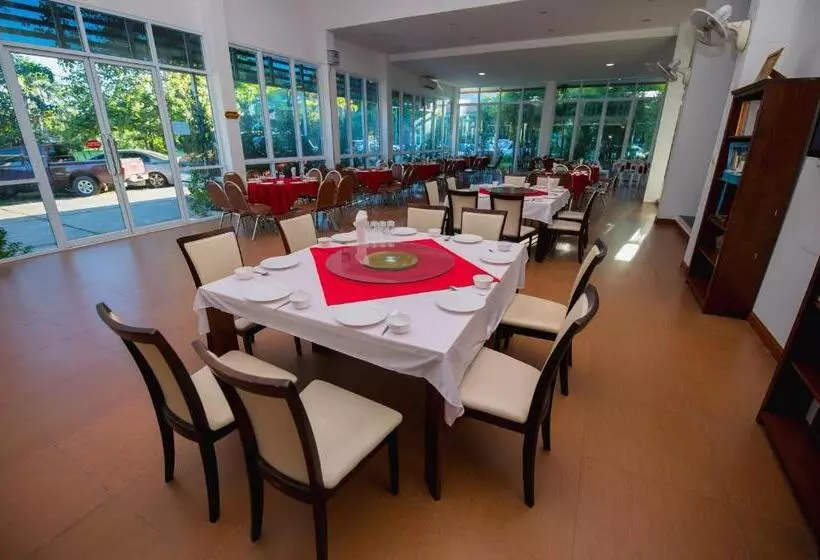 هتل Baan Suan Khun Ta And Golf Resort