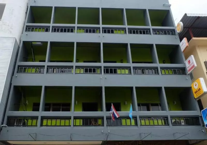 هتل B&b House & Hostel
