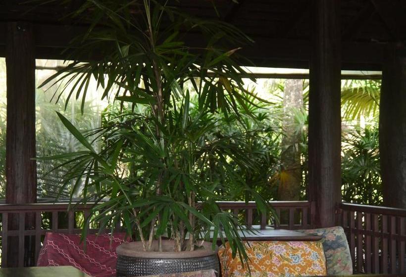 هتل Naga Hill Resort