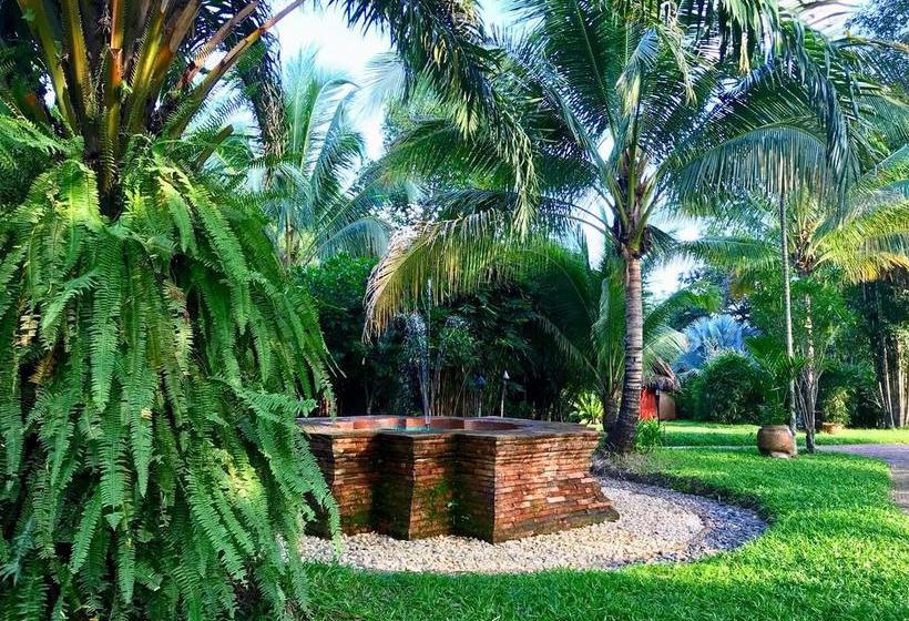 هتل Naga Hill Resort