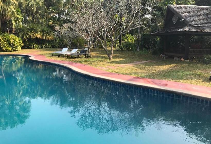 هتل Naga Hill Resort