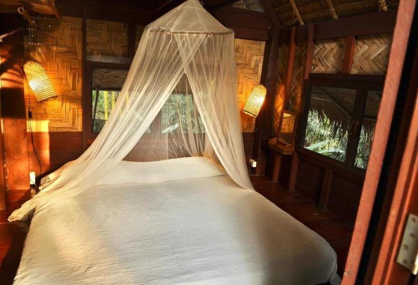 هتل Naga Hill Resort