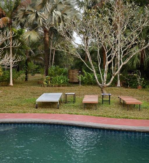 هتل Naga Hill Resort