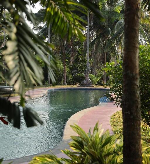 هتل Naga Hill Resort