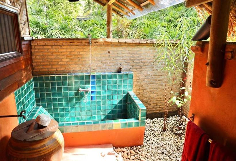 هتل Naga Hill Resort