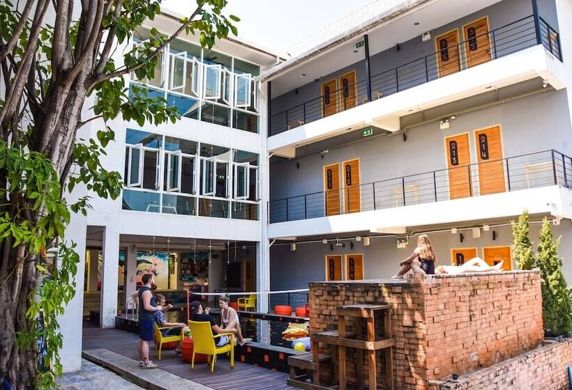 Mad Monkey Chiang Mai   Hostel