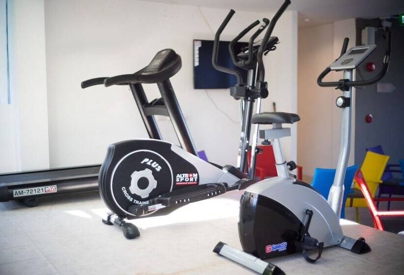 Mad Monkey Chiang Mai   Hostel