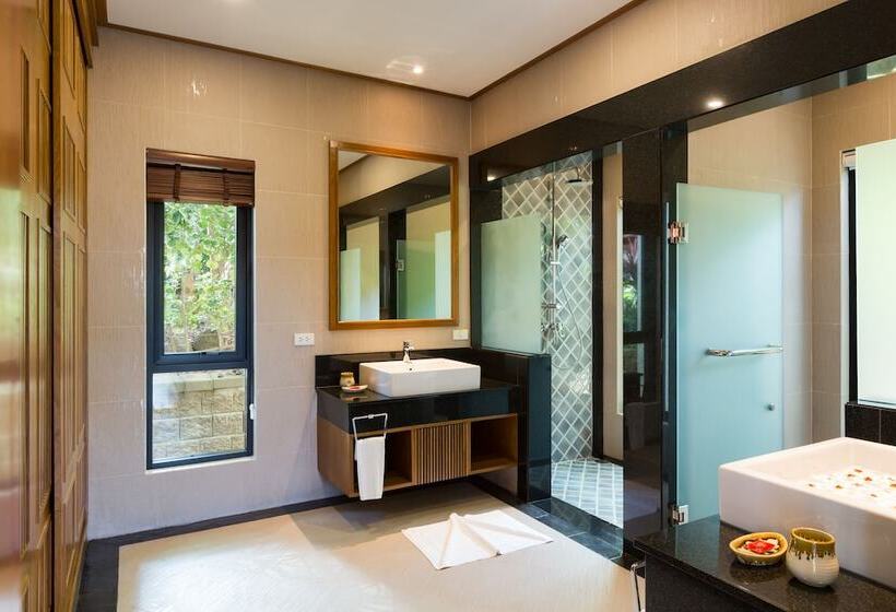 Nai Harn Baan Bua Villas