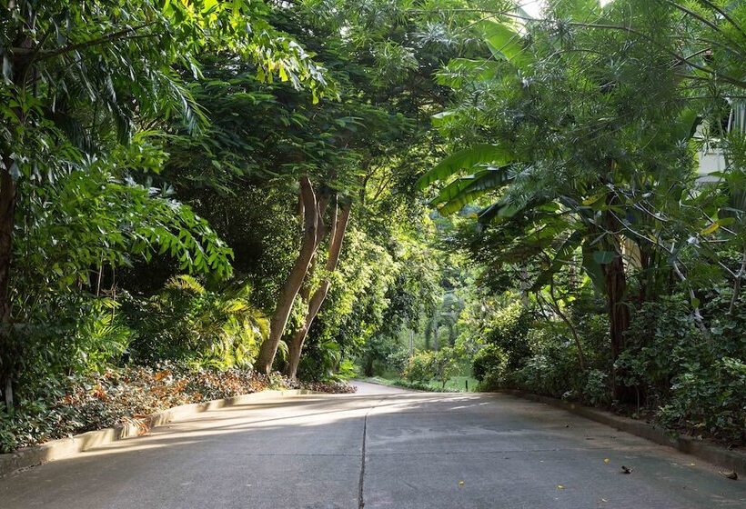 Nai Harn Baan Bua Villas