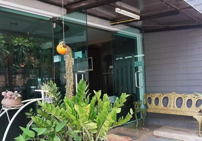 هاستل Puangpech Place