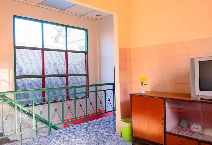 تختخواب و صبحانه Sabina Guesthouse Kamala