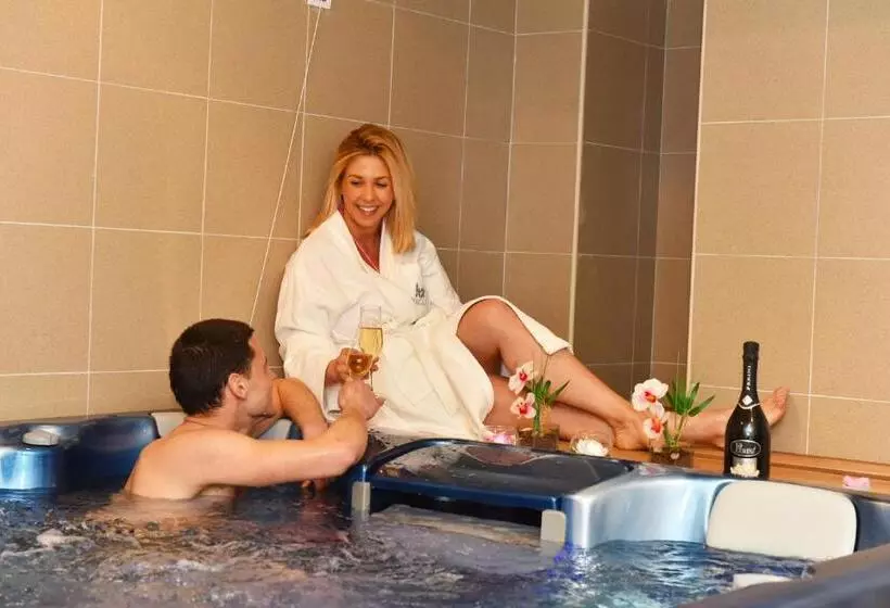 هتل Ana Lux Spa