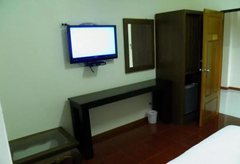 هتل Ruen Narisra Resort