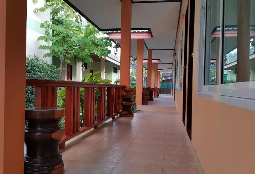هتل Ruen Narisra Resort