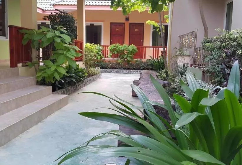 هتل Ruen Narisra Resort