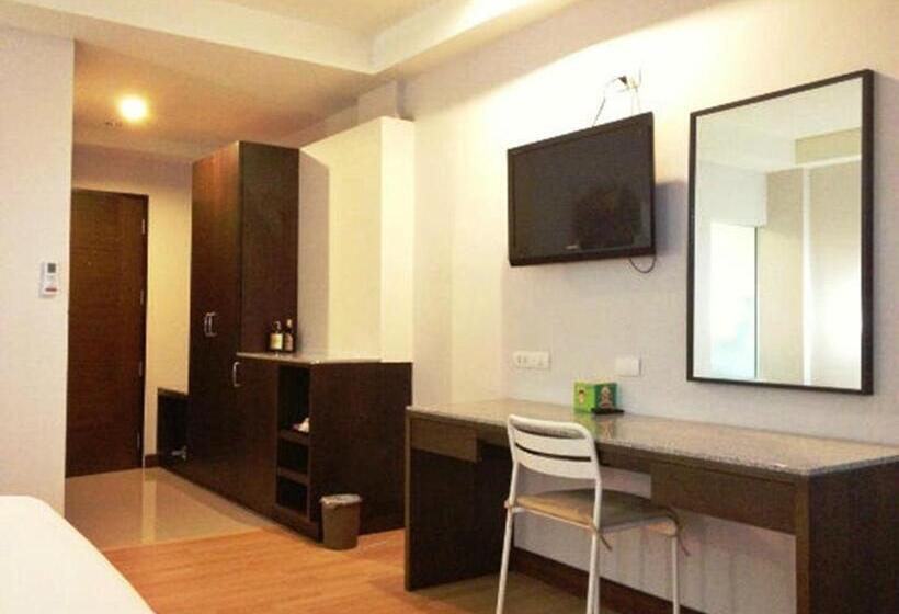 Отель Sinkiat Buri