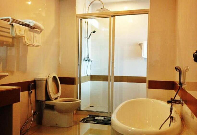 Отель Sinkiat Buri