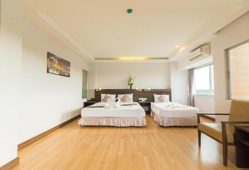 Отель Sinkiat Buri