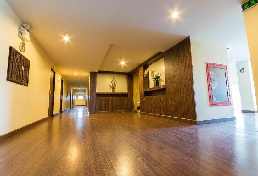 Отель Sinkiat Buri