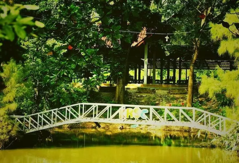 Kaengkrachan Riverside Resort